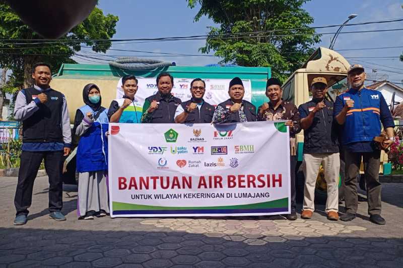 Kemenag Lumajang Distribusikan Ribuan Liter Air Bersih untuk Warga Dilanda Kekeringan