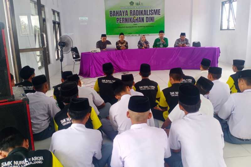 Santri Pesantren Nurul Faroh Ikuti Penyuluhan Bahaya Pernikahan Dini dan Radikalisme