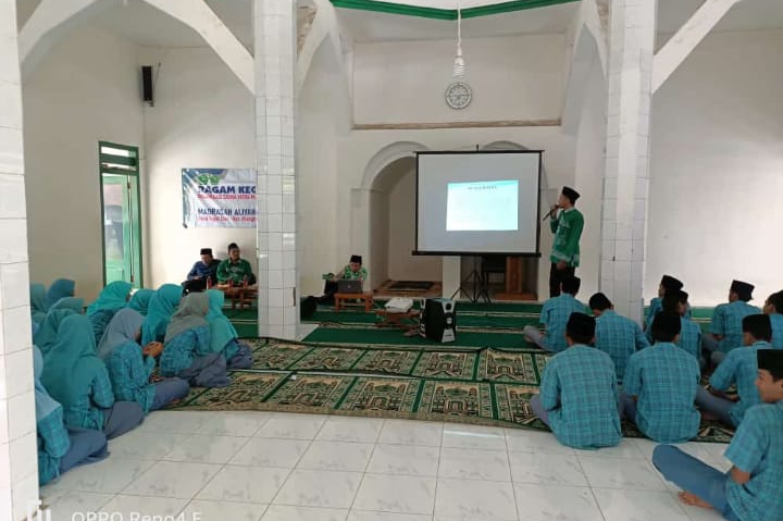 Terus Bergerak, Penyuluh Agama Lumajang Sosialisasikan Bahaya Bullying di MA Al Azhar Klakah