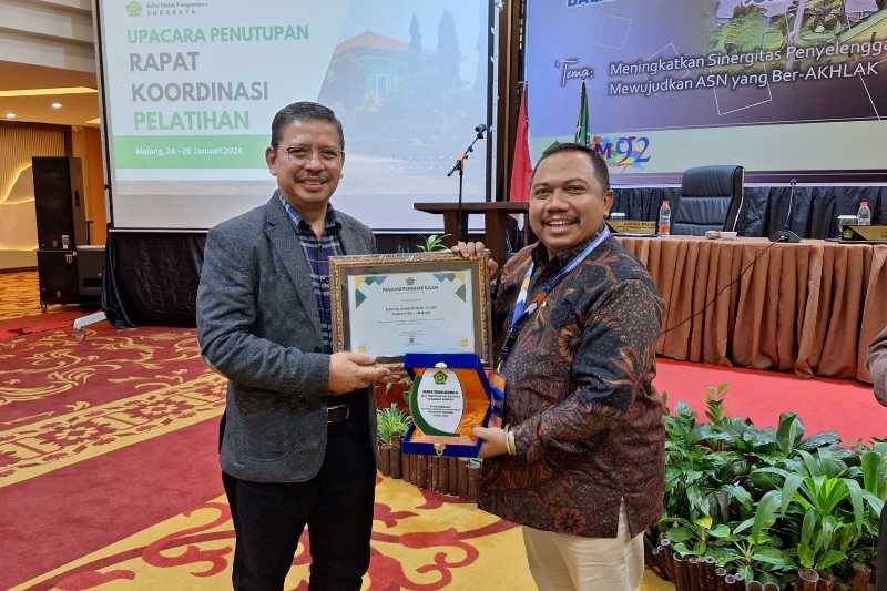 Kemenag Lumajang Dinobatkan Sebagai Mitra Terbaik Pelatihan Balai Diklat Keagamaan Surabaya 