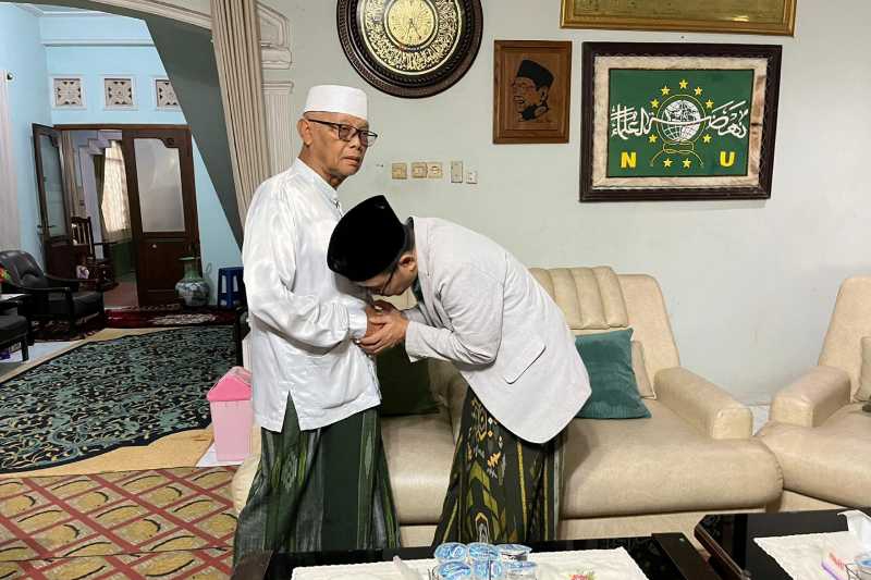 Sowan Kiai Anwar Iskandar, Kakanwil Kemenag Jatim Diingatkan Jangan Jauh dari Ulama