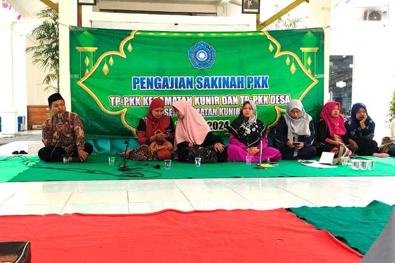 Momen Agustus, Penyuluh Agama Islam KUA Kunir Ingatkan Jemaah tentang Perjuangan Para Pahlawan