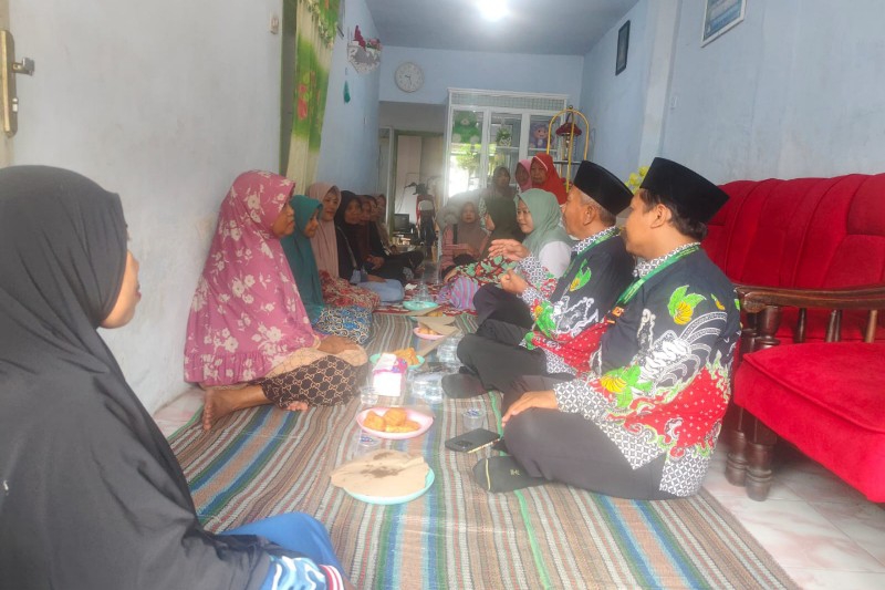 Terjun ke Warga PKH Gesang, KUA Tempeh Tekankan Bahaya Pernikahan Dini dan Siri